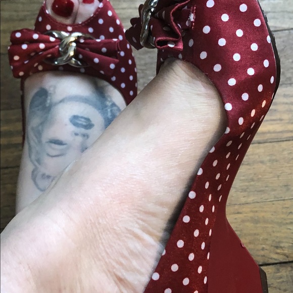 Beautiful red polkadot pinup shoes size 8 - Picture 2 of 8